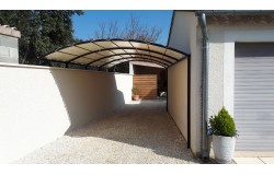 Carport avec bâche