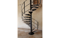 Escalier en colimaçon à deux tons